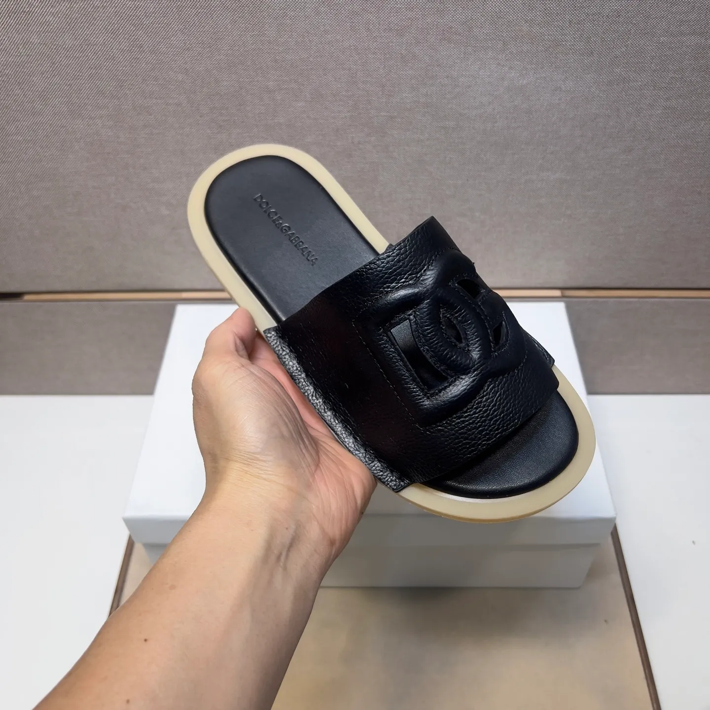 Men's men's shoes 💰pp340【DG～】Men's casual slippers 2025z cabinet sales simultaneously 🔶Size: 38-44#️⃣ 🔷2 colors🔜The upper is made of multi-material splicing➕Genuine leather lining, comfortable and breathable, sole: original comfortable, wear-resistant and non-slip outsole, ⚠️Real thing📱Photographed🎬The real thing is better📢📢📢